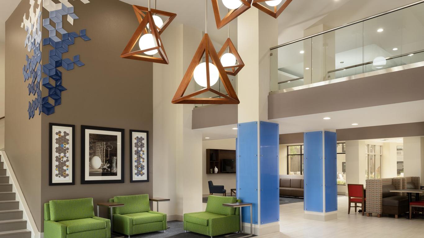 Holiday Inn Express & Suites Irving DFW Airport North
