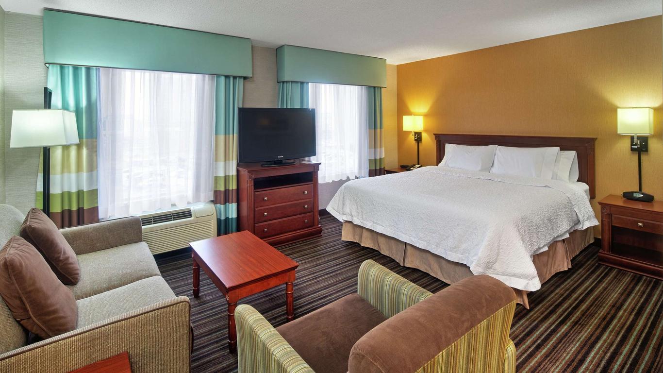 Hampton Inn & Suites by Hilton Toronto Airport