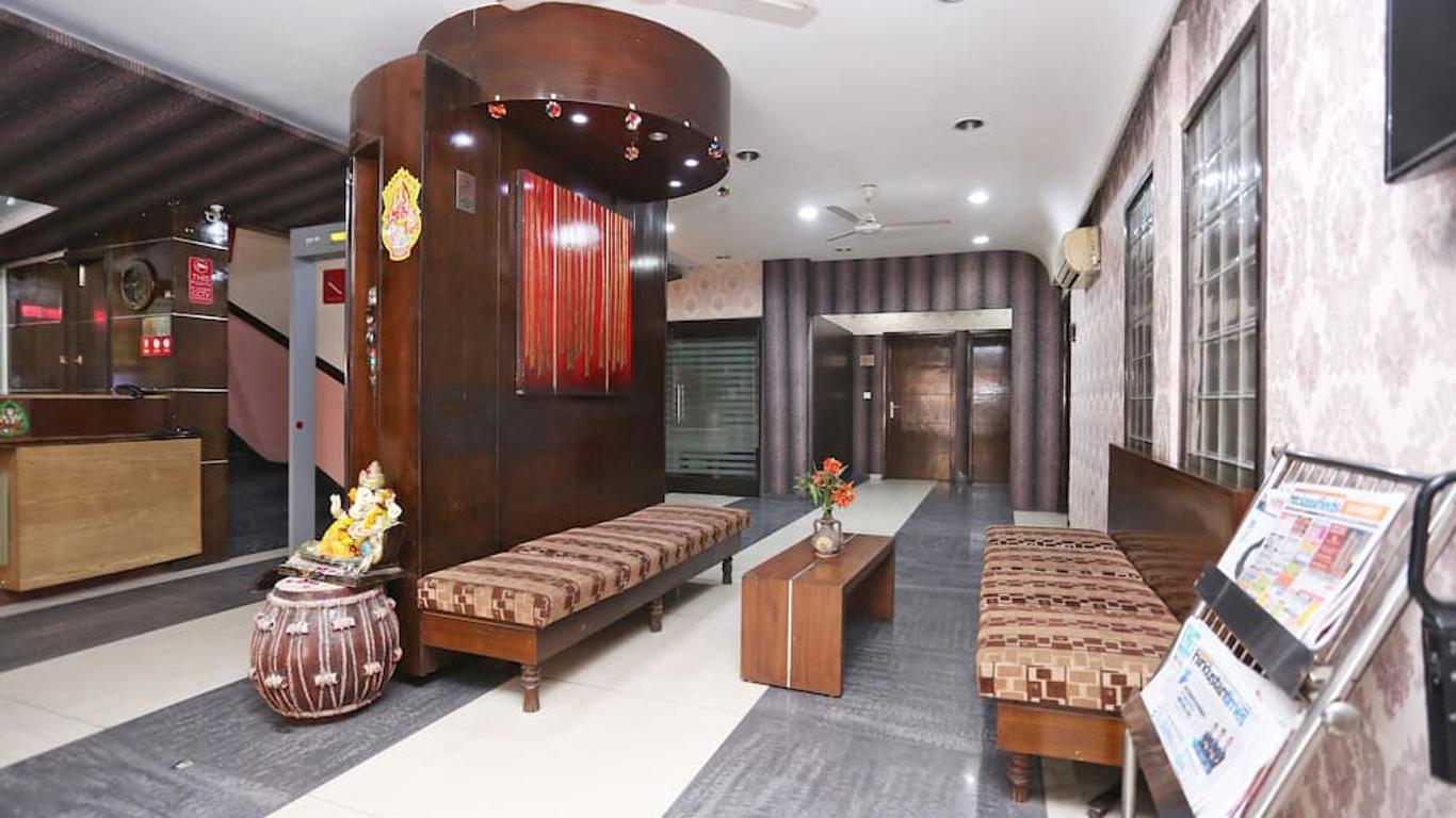 OYO 1824 Hotel Grand Peepal