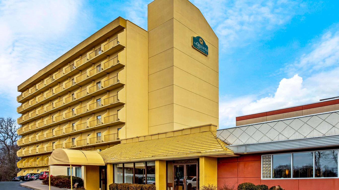 La Quinta Inn & Suites by Wyndham Stamford / New York City