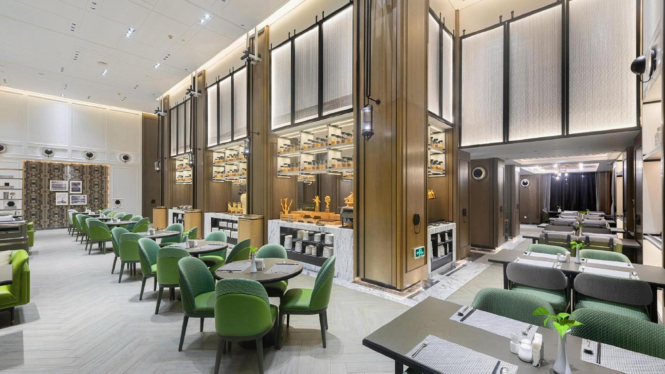 Sanya Golden Phoenix Sea View Hotel