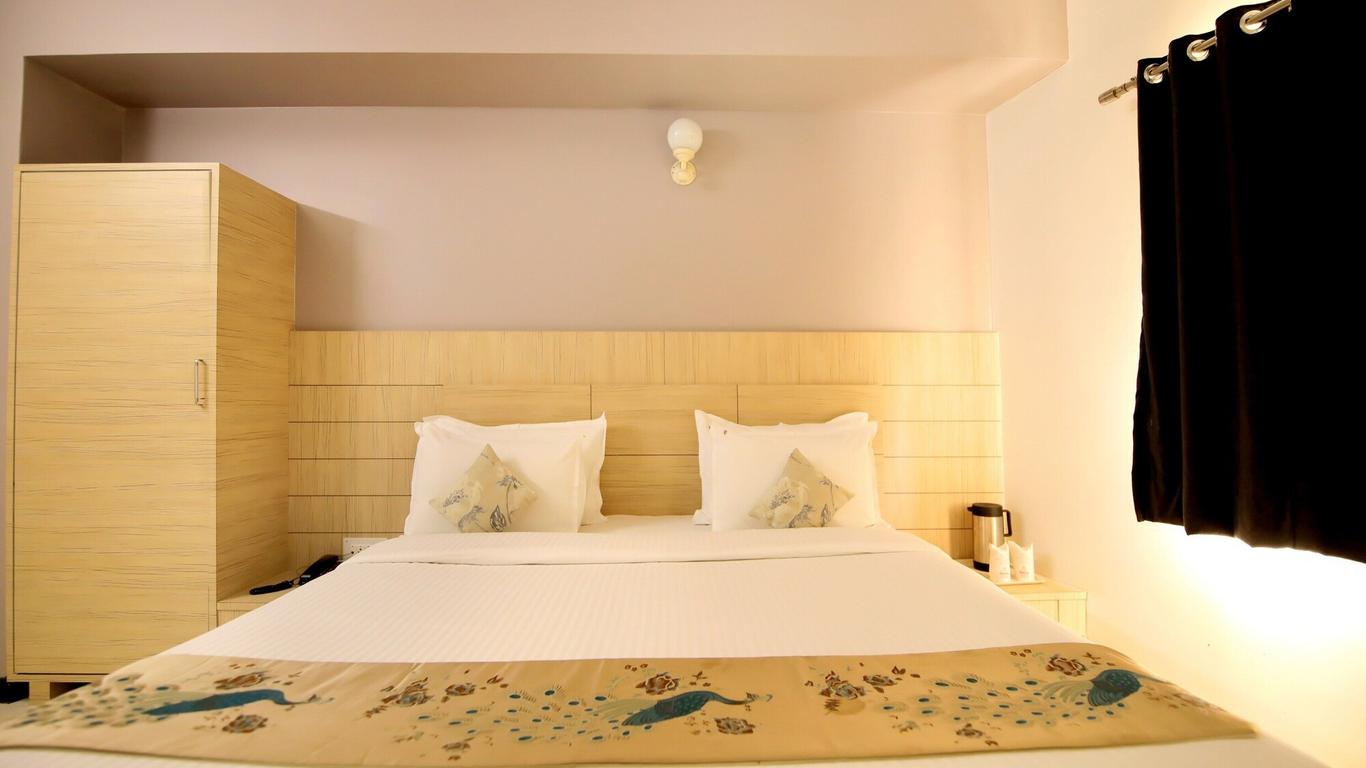 Hotel Ashish Palace