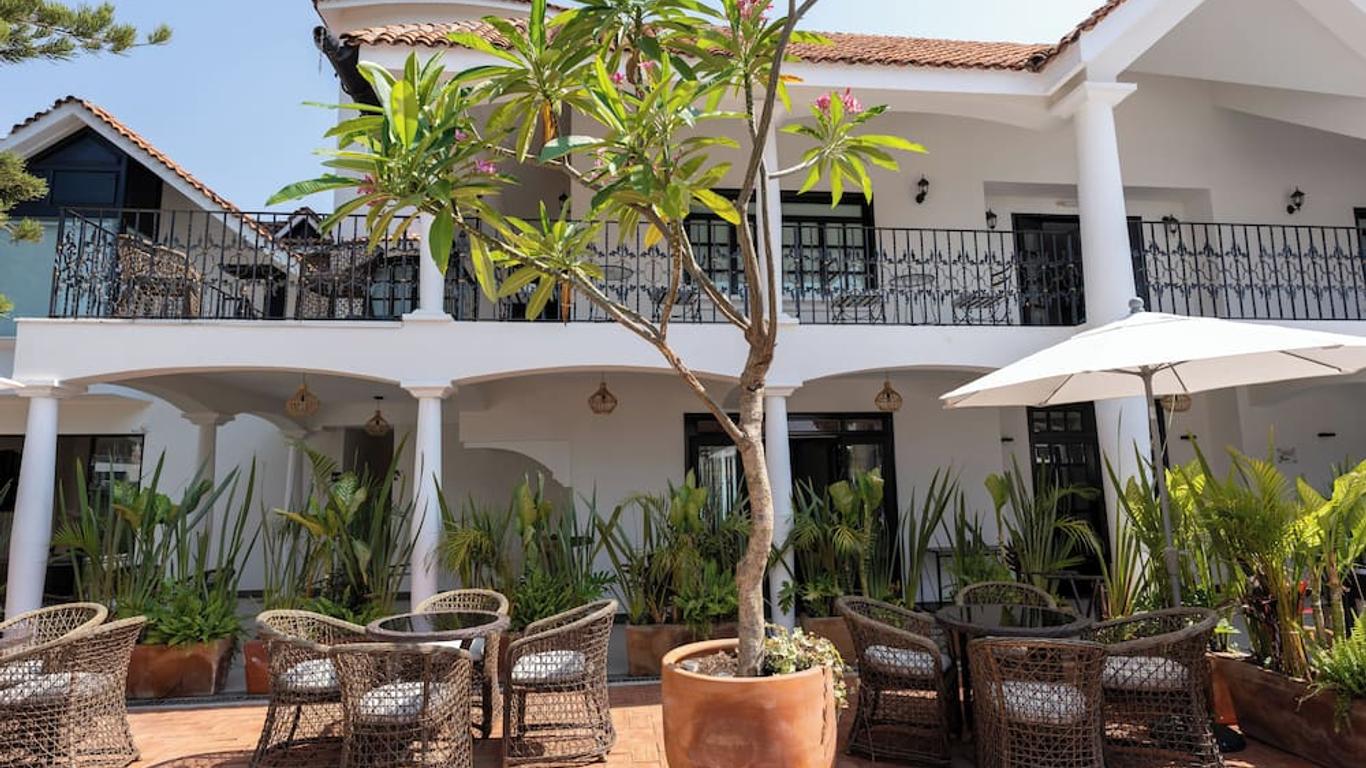 Casa Bonita Hotel & Luxury Residence