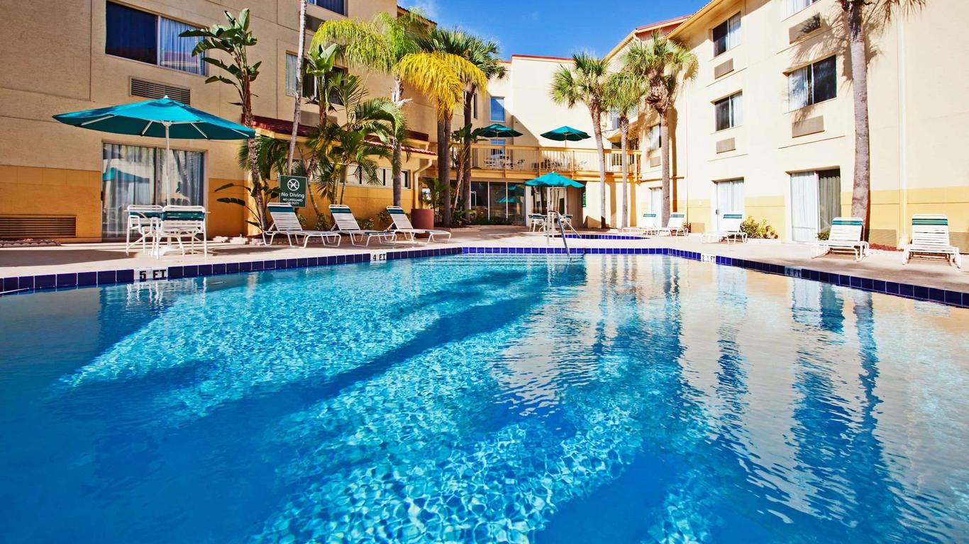 La Quinta Inn & Suites by Wyndham St. Pete-Clearwater Airpt