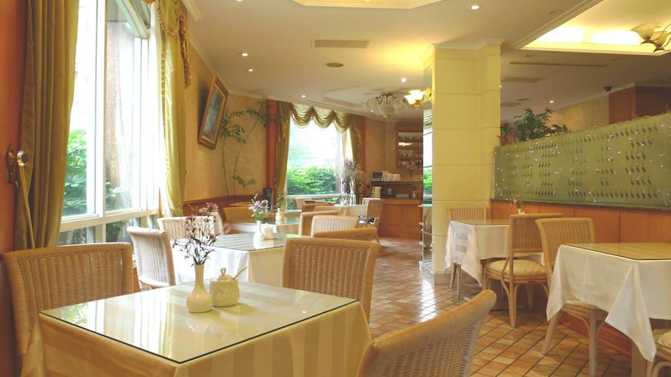 Hara Zuru Hotel