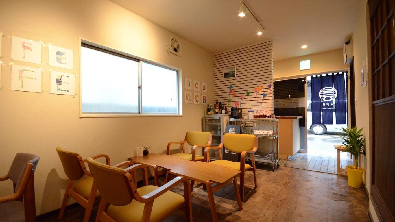 328 Hostel & Lounge